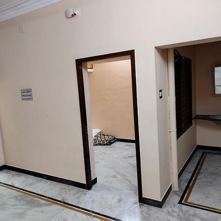 Guru Krupa Home Stay Tiruvannāmalai Eksteriør billede