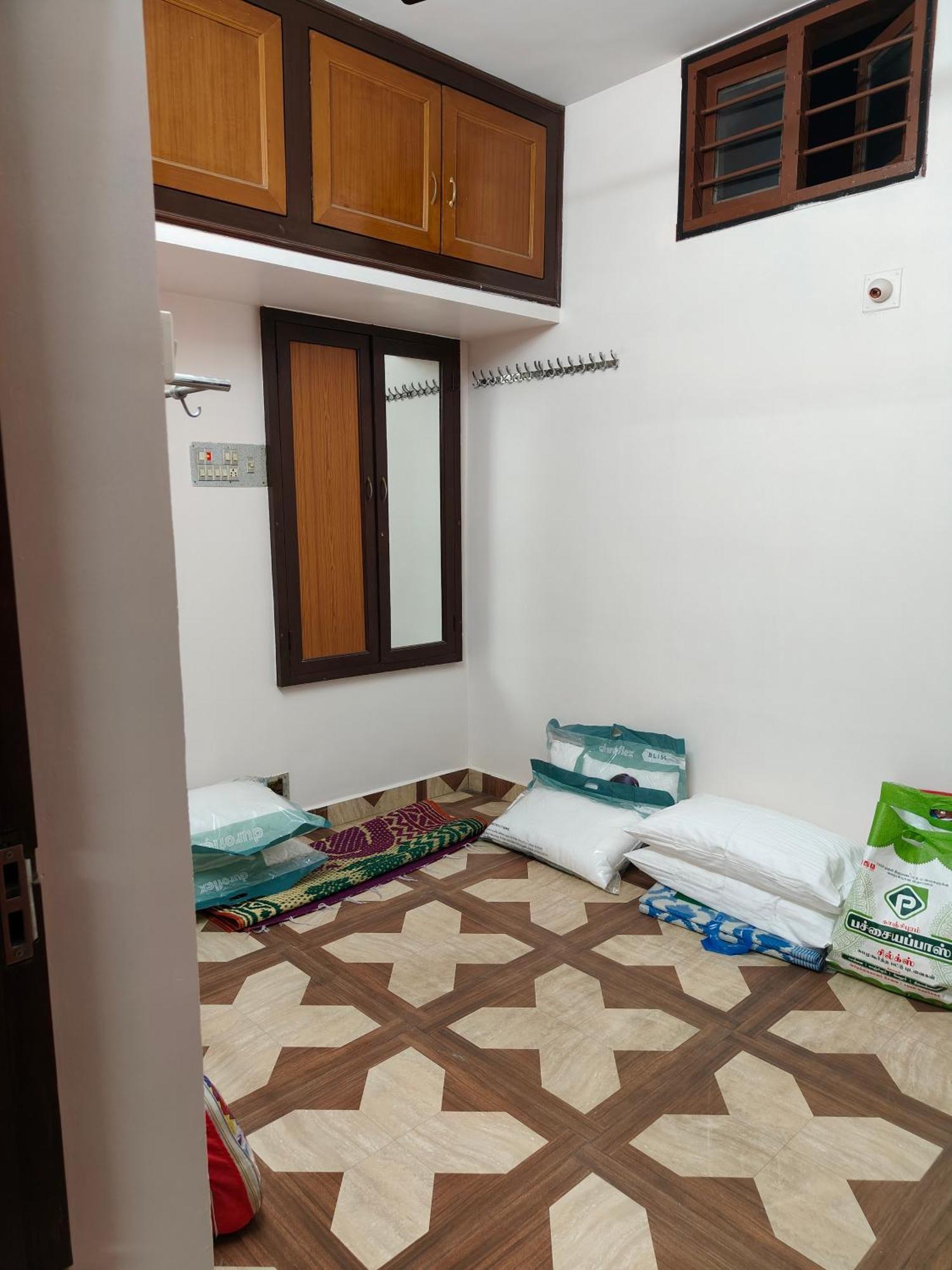 Guru Krupa Home Stay Tiruvannāmalai Eksteriør billede